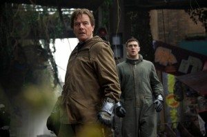 Bryan-Cranston-and-Aaron-Johnson-in-Godzilla-2014-Movie-Image