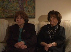 Sisters Ruth Orenstein (left) and Yocheved Friedensen (right) in the documentary "Life is Strange" by Isaac Hertz.